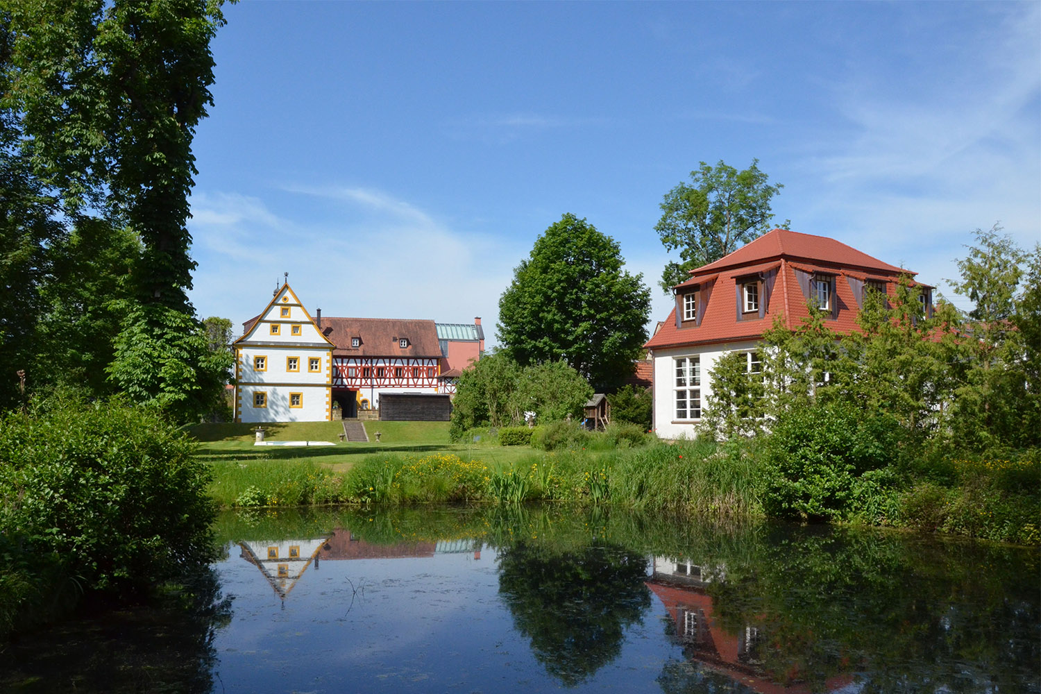 Zauberharfen-Werkstatt im Park von Schloss Wernsdorf